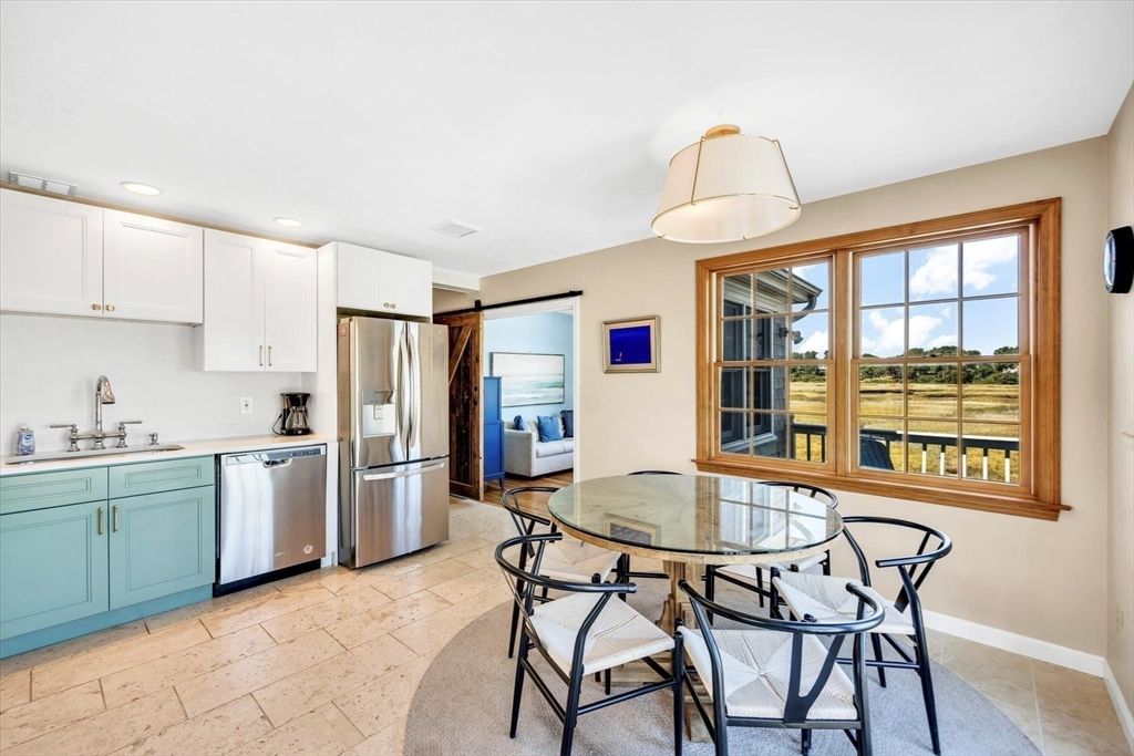 Dining room, Interior, Kitchen, Recessed Lighting, Stainless Steel Appliances