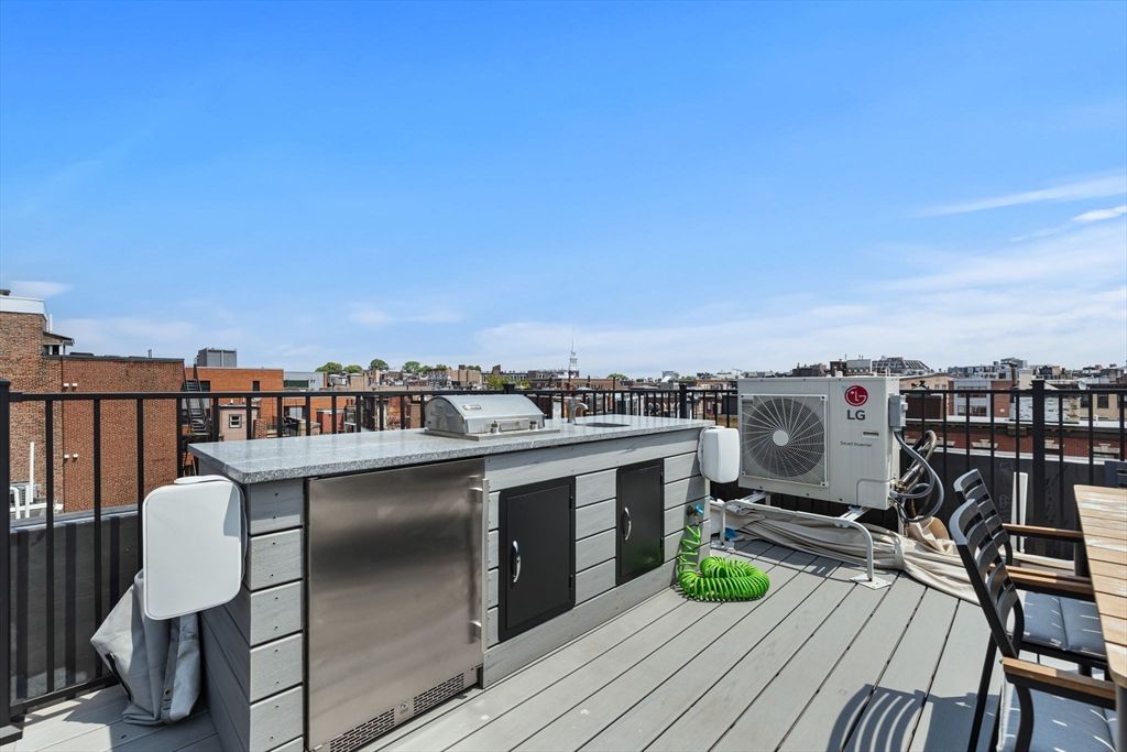 Exterior, Outdoor Kitchen