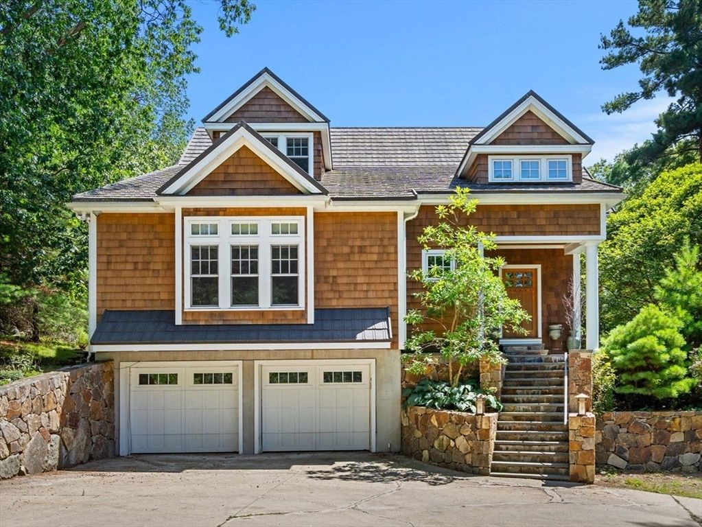 Attached, Exterior, Facade, Queen Anne Victorian