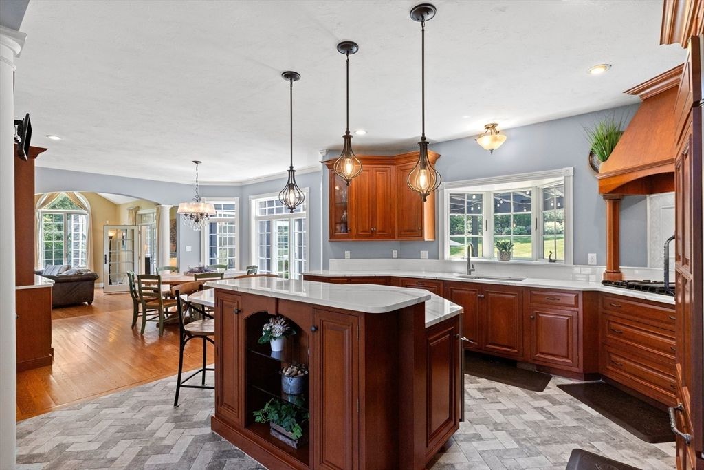 Chandelier, Dining room, Interior, Kitchen, Pendant Lights, Recessed Lighting, Wood Texture Flooring