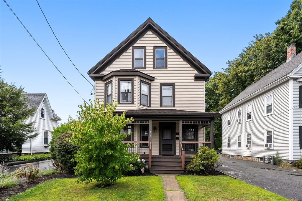Exterior, Facade, Queen Anne Victorian