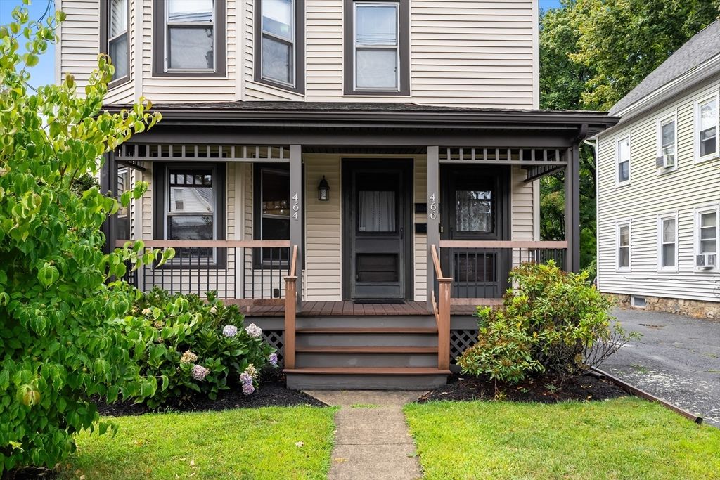 Exterior, Facade, Queen Anne Victorian