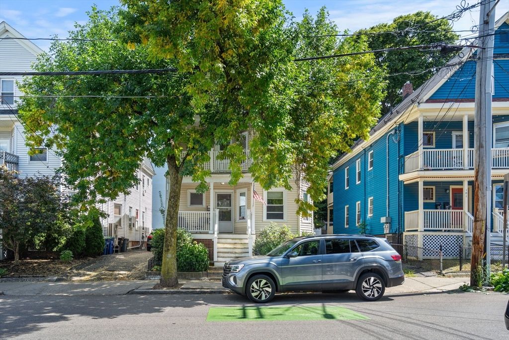 Exterior, Facade, Queen Anne Victorian
