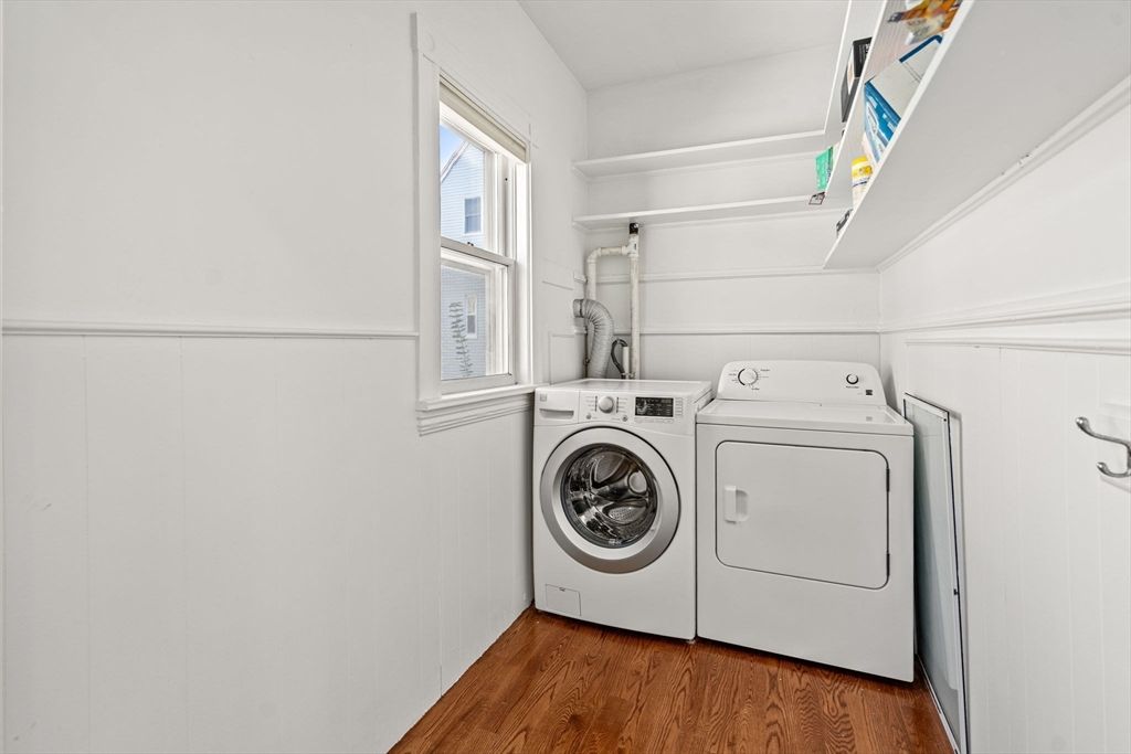 Interior, Utility Closets, Washer, Wood Texture Flooring