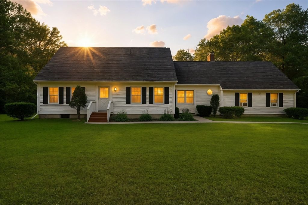 Backyard, Exterior, Facade, Cape Cod