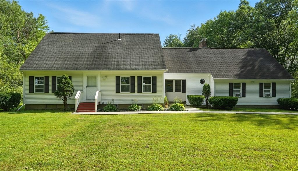 Exterior, Facade, Cape Cod