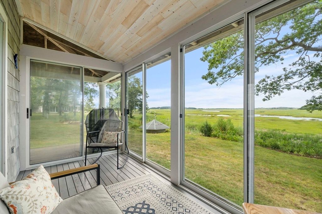 Interior, Sun Room, Water, Wooden Ceilings, Wood Texture Flooring
