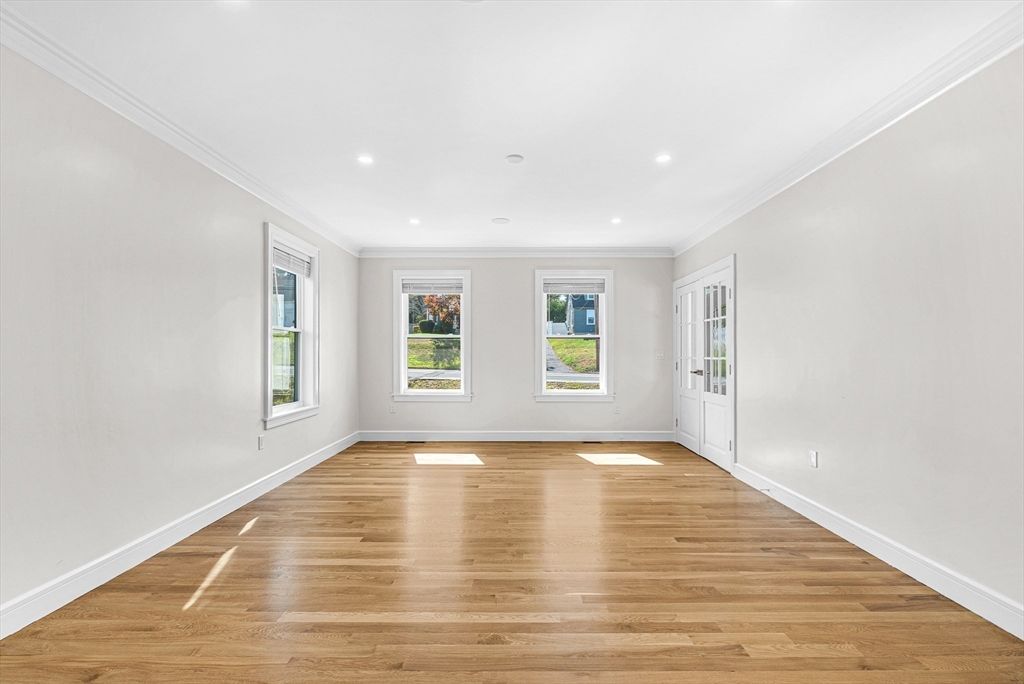 Empty room, Interior, Recessed Lighting, Wood Texture Flooring