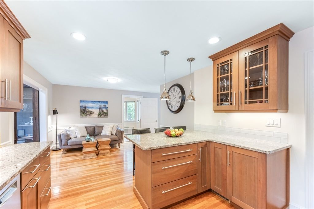 Dining room, Interior, Living room, Pendant Lights, Recessed Lighting, Wood Texture Flooring