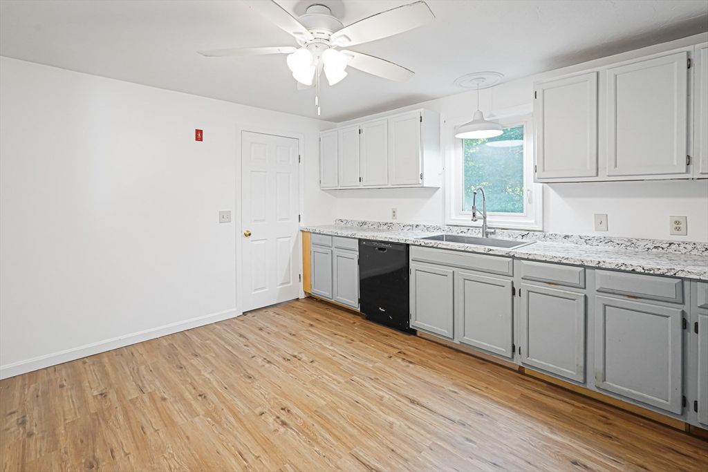 Interior, Kitchen, Pendant Lights, Wood Texture Flooring