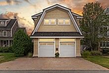 Attached, Exterior, Facade, American Craftsman