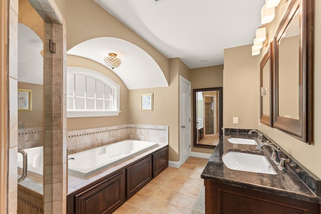 Bathroom, Dual Sink Vanities, Interior