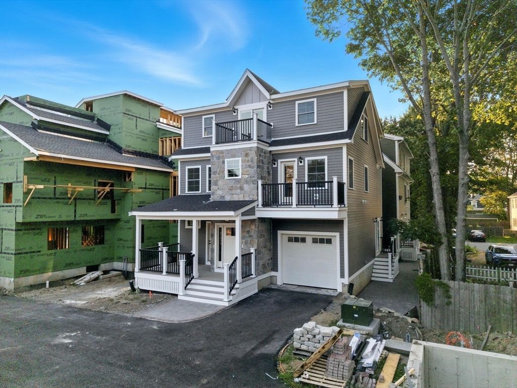 Attached, Exterior, Facade, Rowhouse