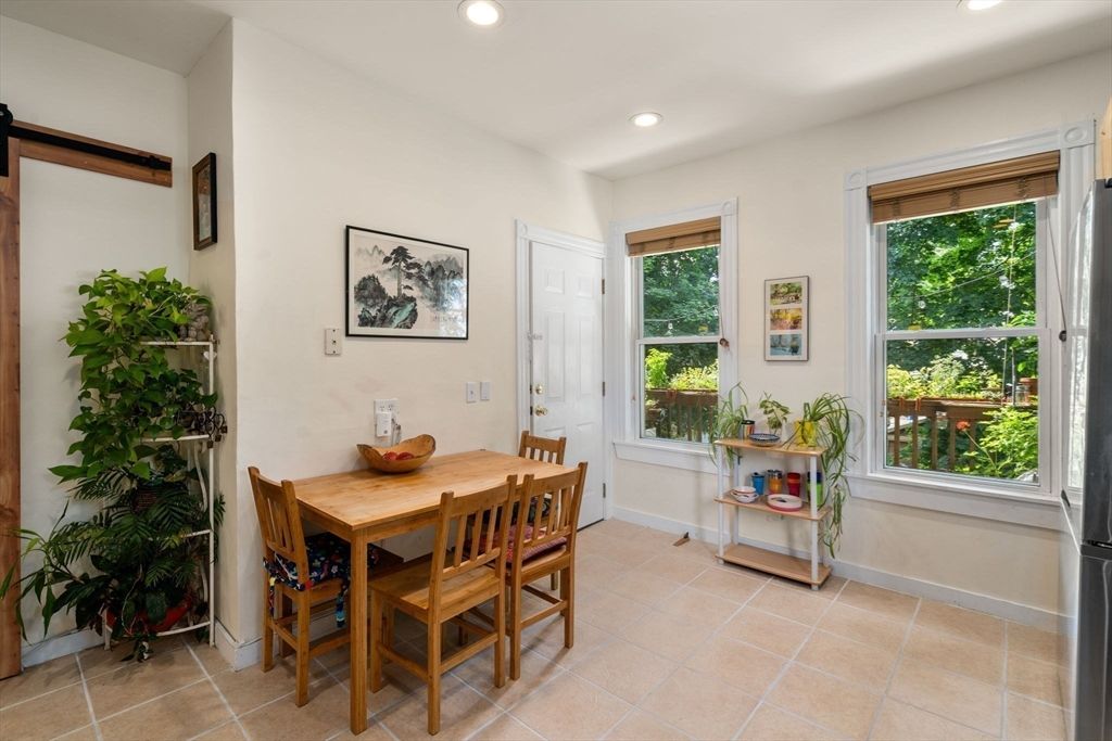 Dining room, Interior, Recessed Lighting