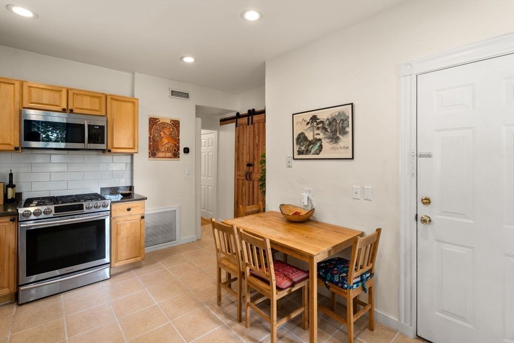 Dining room, Interior, Kitchen, Recessed Lighting, Stainless Steel Appliances