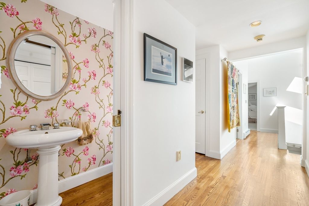 Bathroom, Interior, Recessed Lighting, Wood Texture Flooring