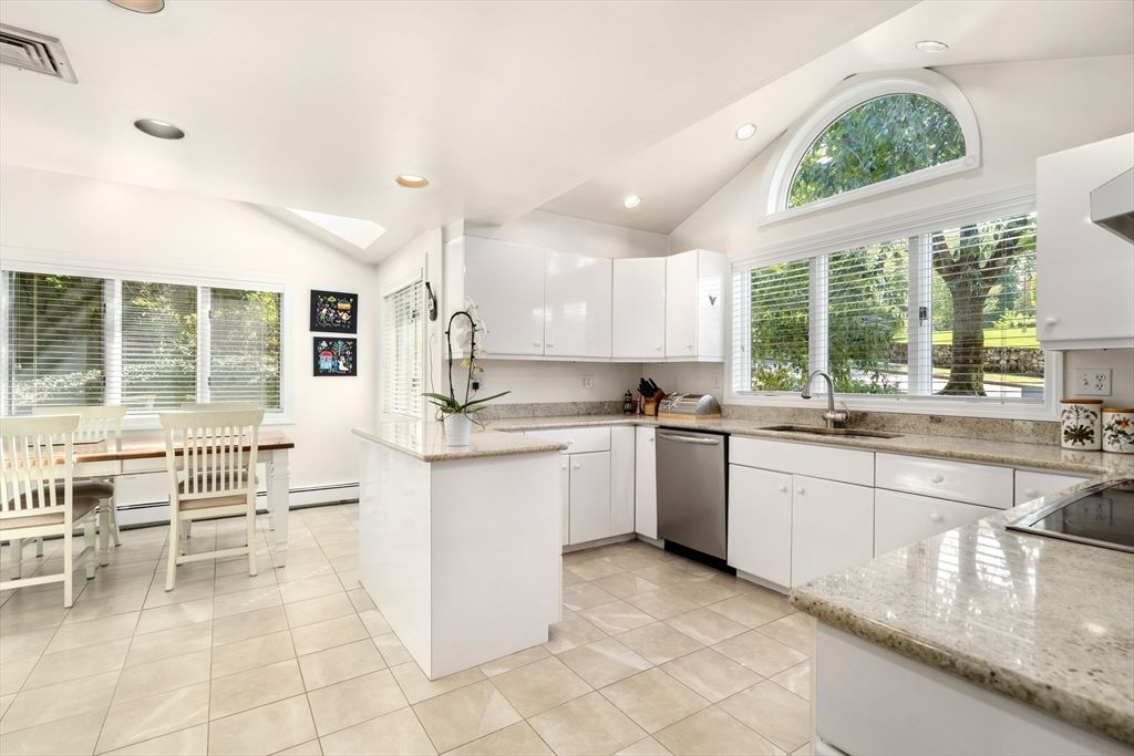 Dining room, Interior, Kitchen, Recessed Lighting