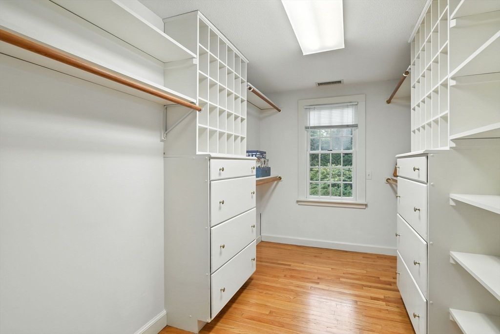 Interior, Walk-in Closets, Wood Texture Flooring