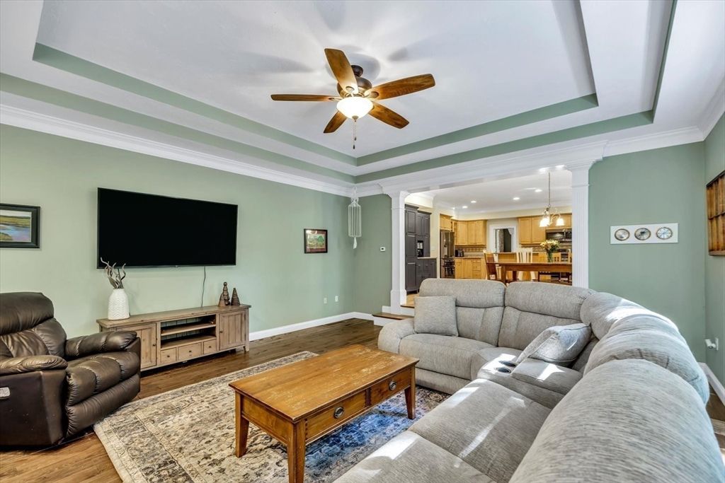 Interior, Kitchen, Living room, Pendant Lights, Recessed Lighting, Wood Texture Flooring