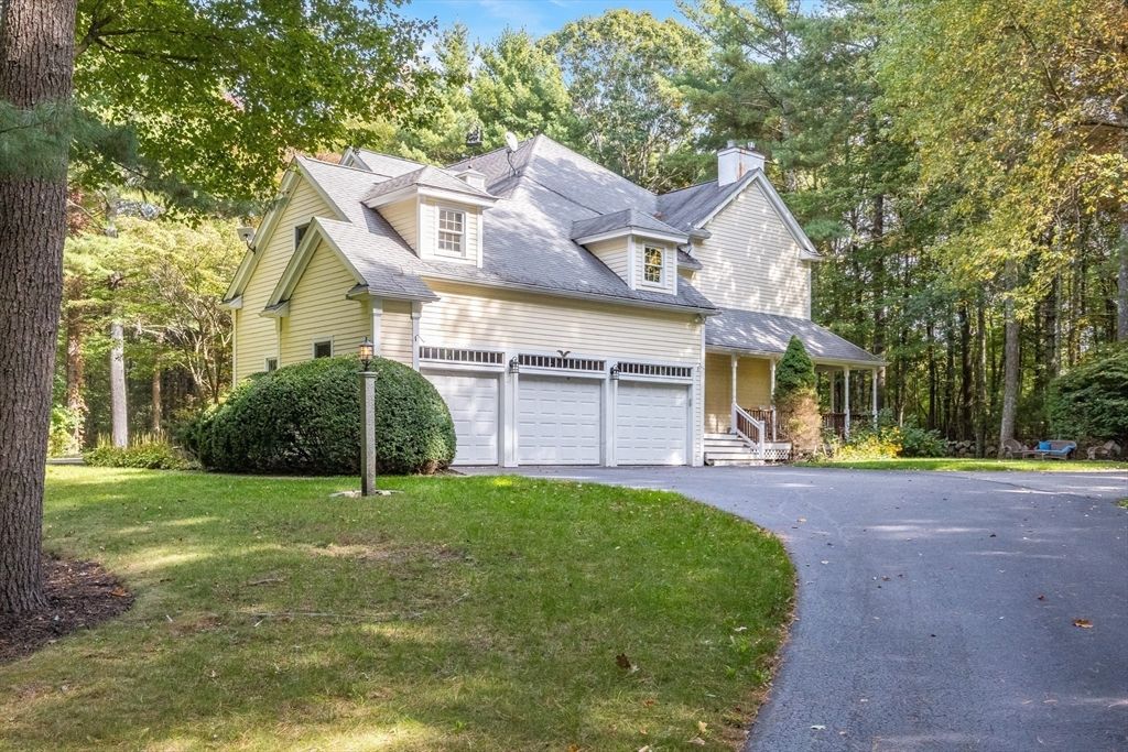 Attached, Exterior, Facade, Queen Anne Victorian