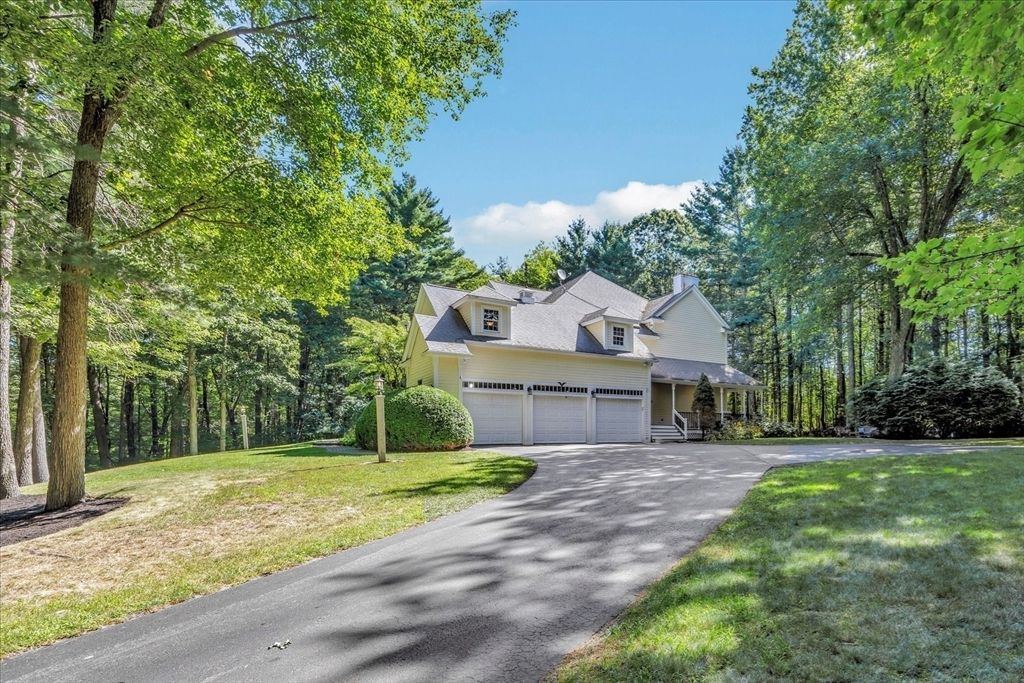 Attached, Exterior, Facade, Cape Cod