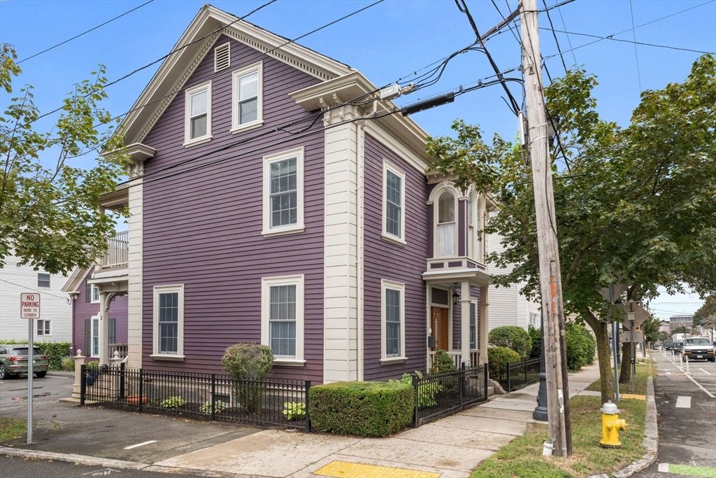 Exterior, Facade, Queen Anne Victorian