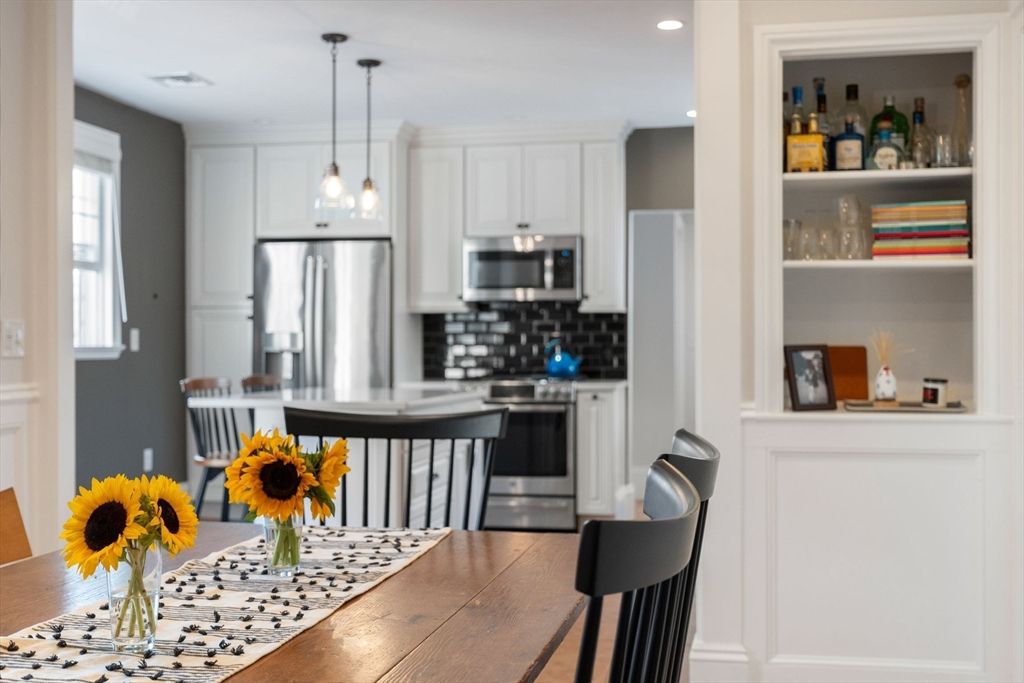 Dining room, Interior, Kitchen, Pendant Lights, Recessed Lighting, Stainless Steel Appliances