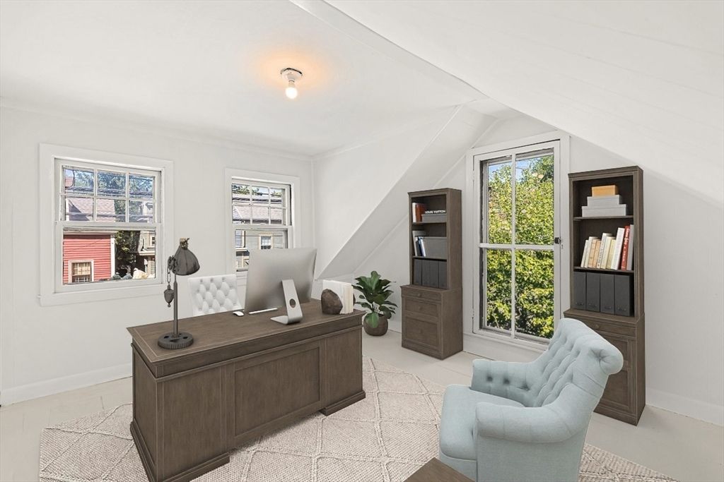 Home Office, Interior