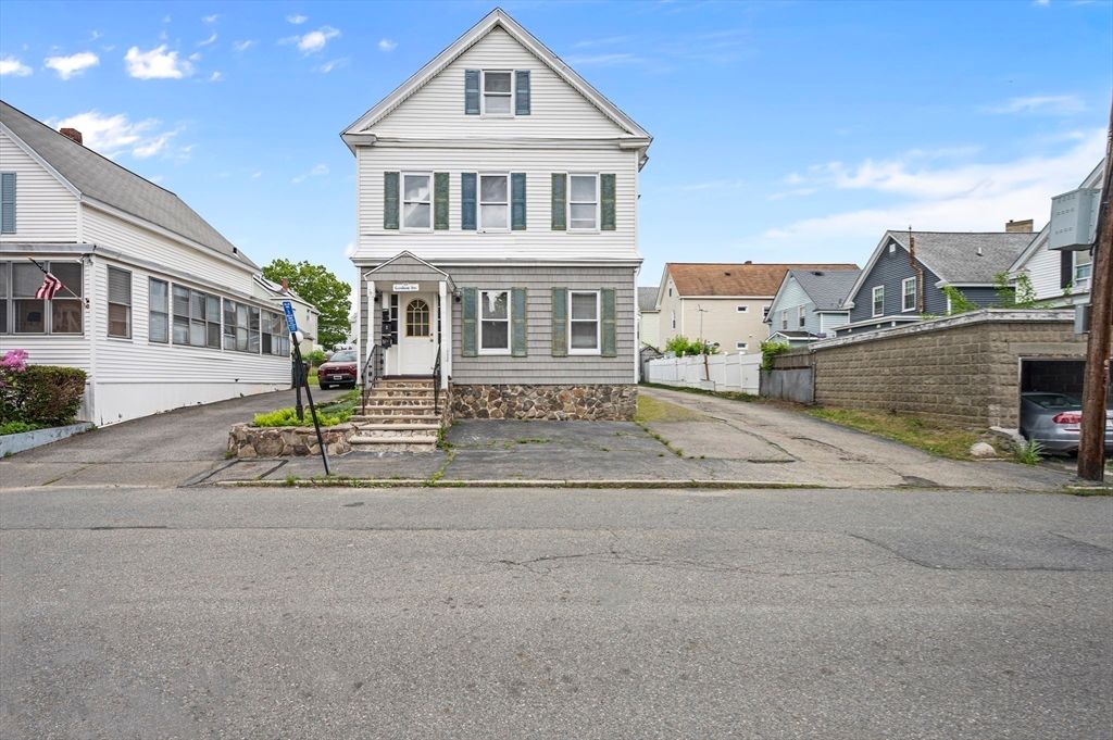 Exterior, Facade, Queen Anne Victorian