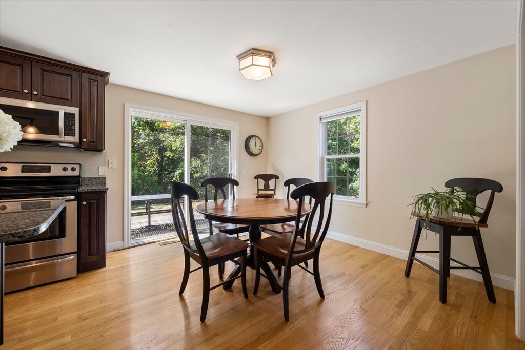Dining room, Interior, Kitchen, Stainless Steel Appliances, Wood Texture Flooring