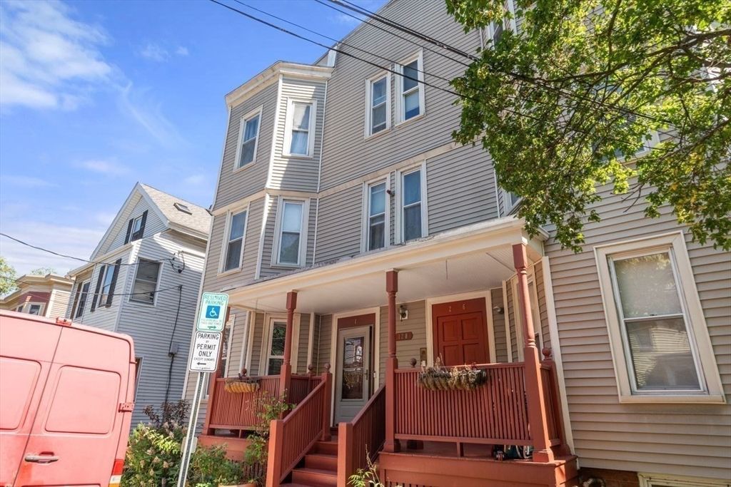 Exterior, Facade, Rowhouse