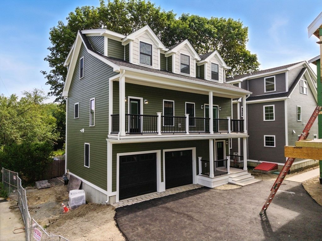 Attached, Exterior, Facade, Rowhouse