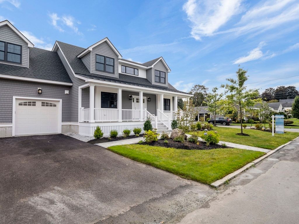 Attached, Exterior, Facade, Cape Cod
