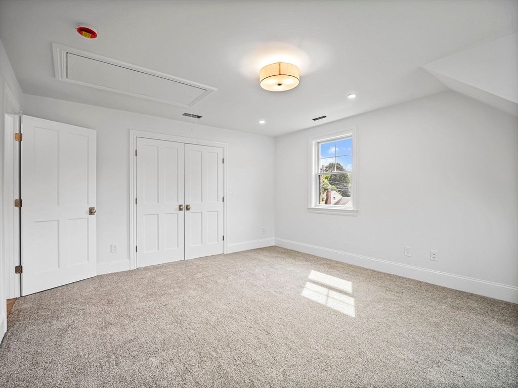 Empty room, Interior, Recessed Lighting