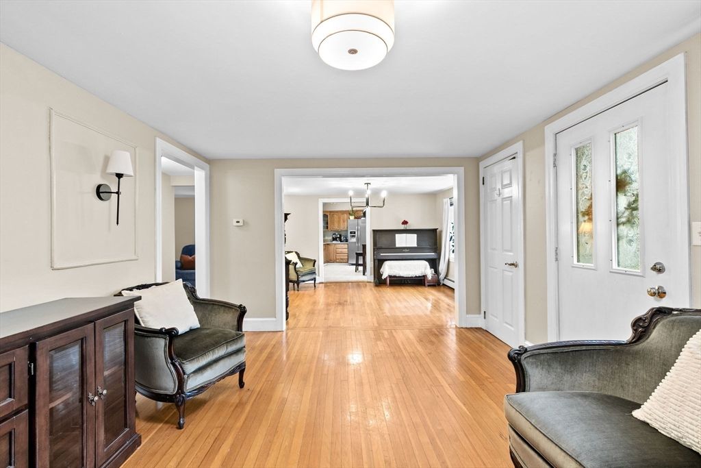 Interior, Pendant Lights, Wood Texture Flooring