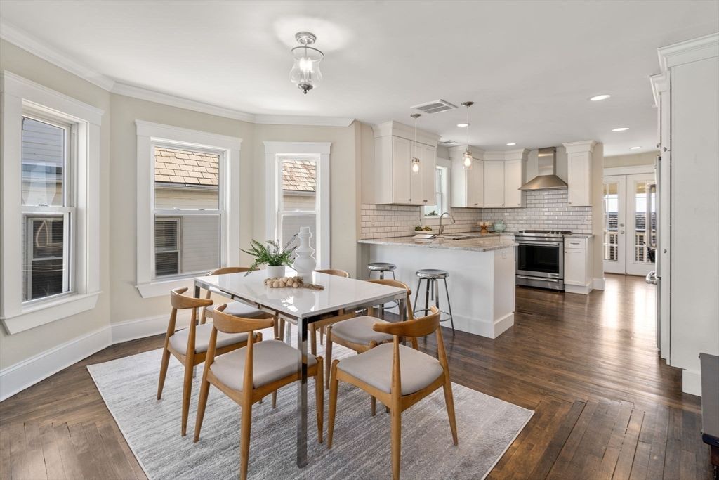 Dining room, Interior, Kitchen, Pendant Lights, Recessed Lighting, Stainless Steel Appliances, Wood Texture Flooring