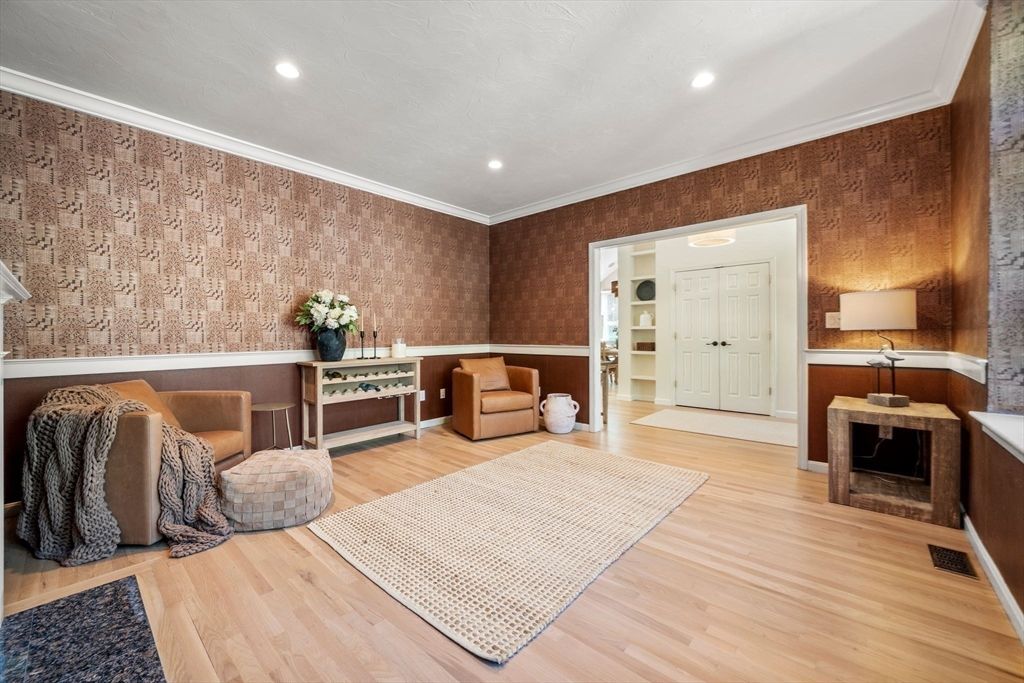 Interior, Recessed Lighting, Wood Texture Flooring