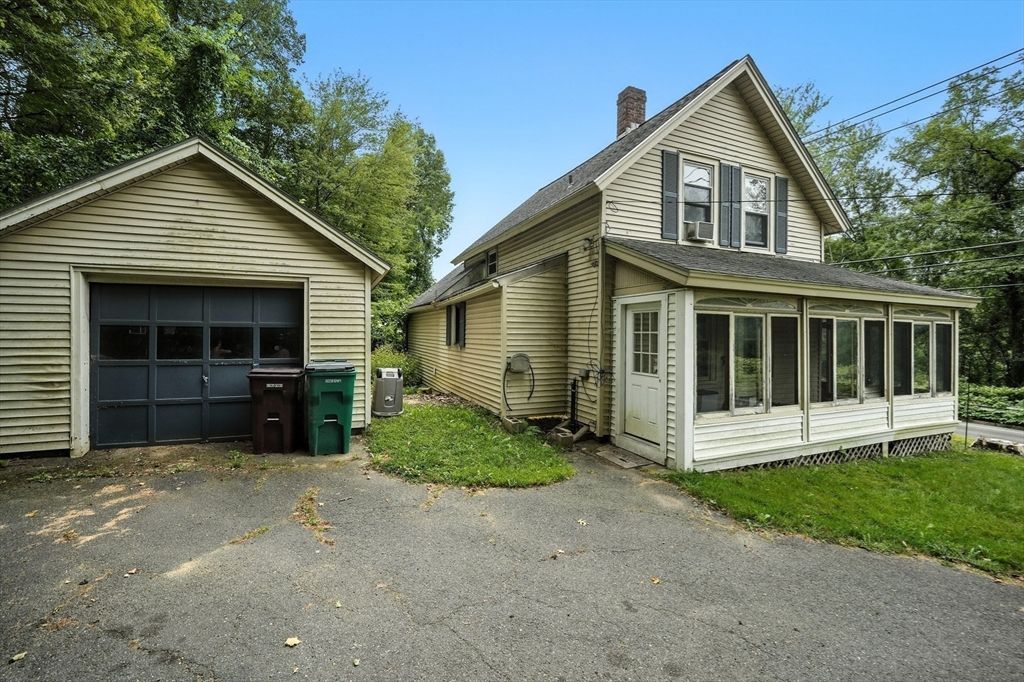 Detached Garage, Exterior
