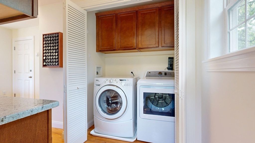 Interior, Utility Closets, Washer, Wood Texture Flooring