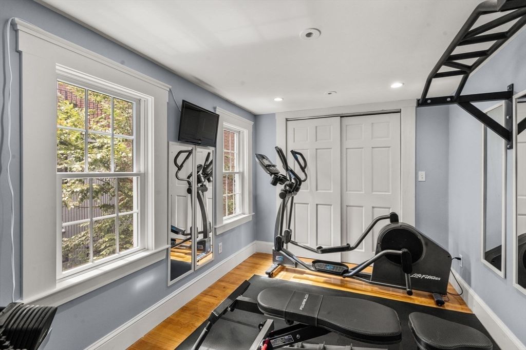 Fitness Equipment, Interior, Recessed Lighting, Wood Texture Flooring