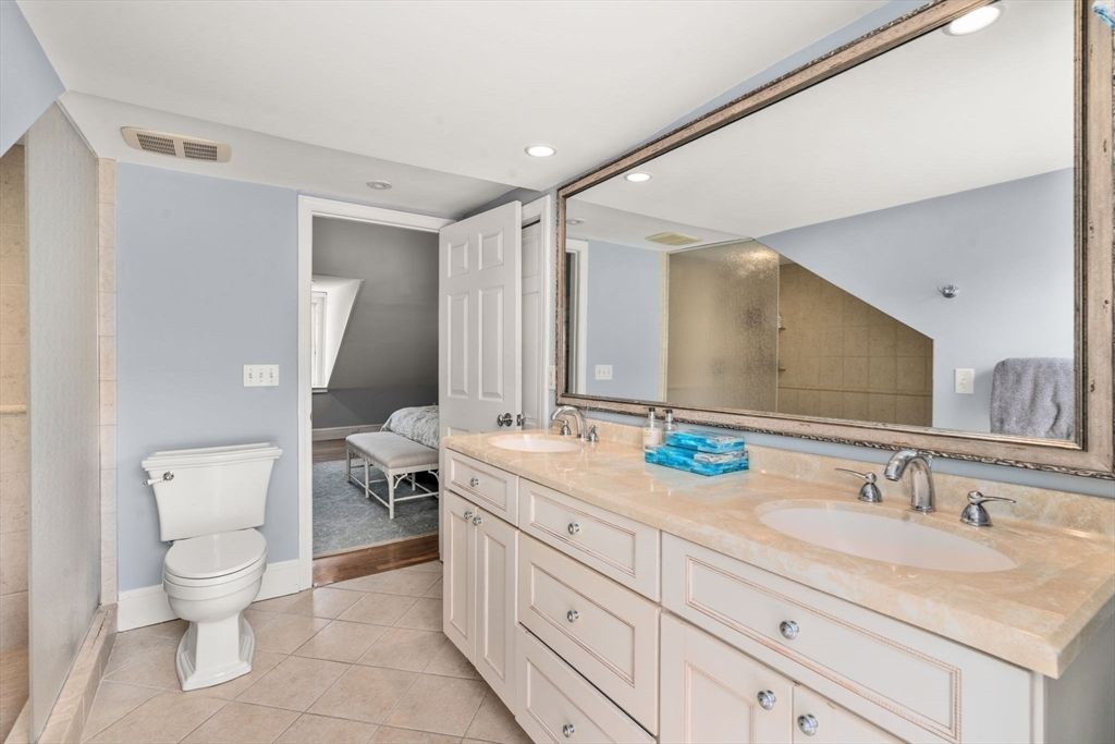 Bathroom, Dual Sink Vanities, Interior, Recessed Lighting