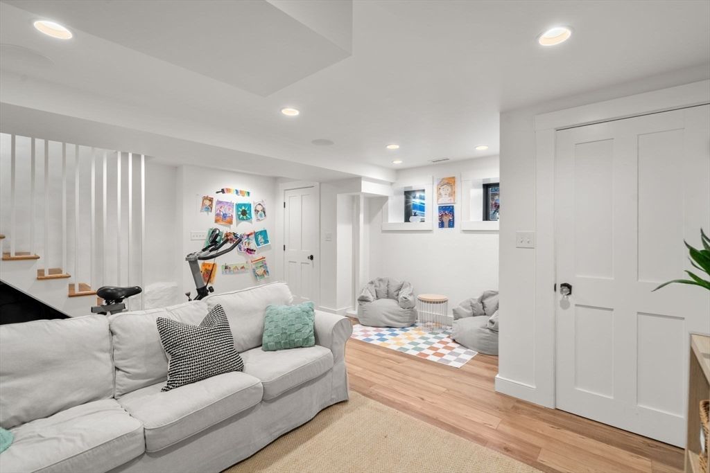 Interior, Living room, Recessed Lighting, Wood Texture Flooring