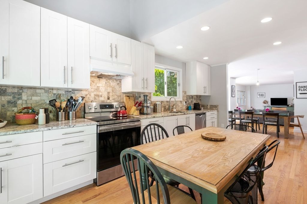 Dining room, Interior, Kitchen, Pendant Lights, Recessed Lighting, Stainless Steel Appliances, Wood Texture Flooring