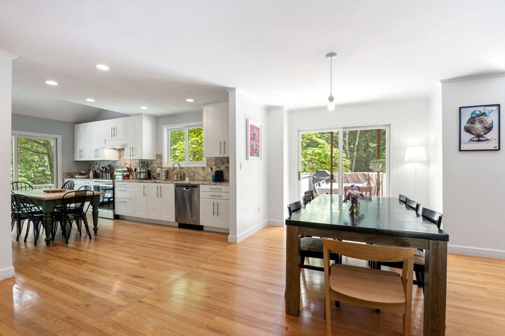 Dining room, Interior, Kitchen, Pendant Lights, Recessed Lighting, Stainless Steel Appliances, Wood Texture Flooring