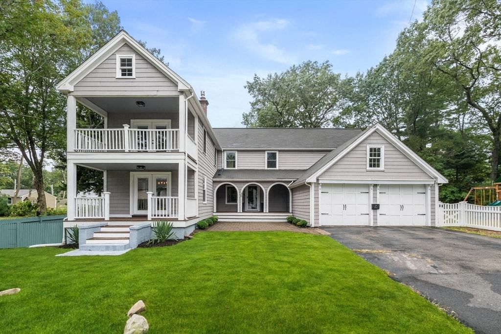 Attached, Exterior, Facade, Farmhouse