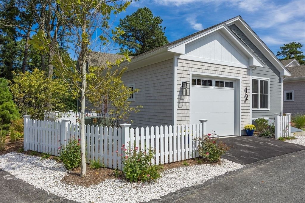 Detached Garage, Exterior