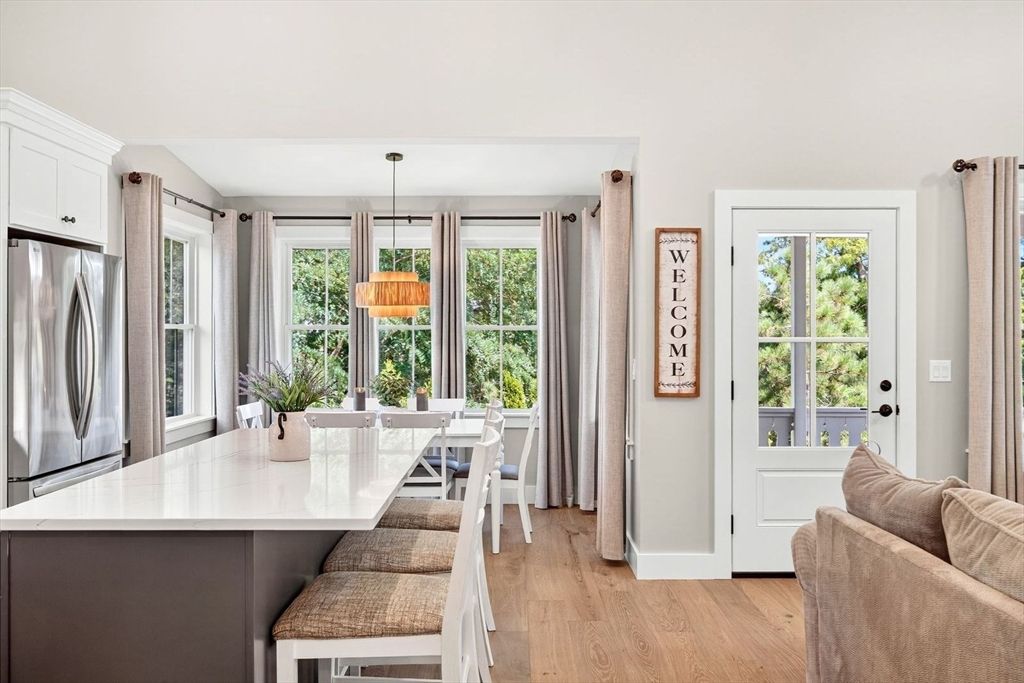 Dining room, Interior, Kitchen, Pendant Lights, Wood Texture Flooring
