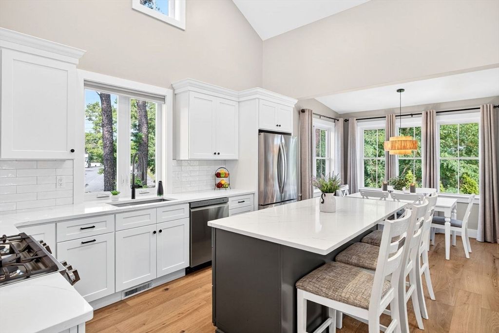 Dining room, Interior, Kitchen, Pendant Lights, Stainless Steel Appliances, Wood Texture Flooring