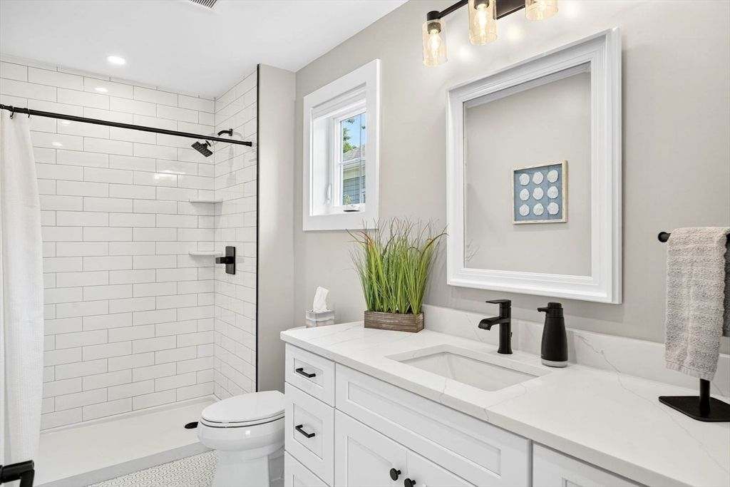 Bathroom, Interior, Recessed Lighting