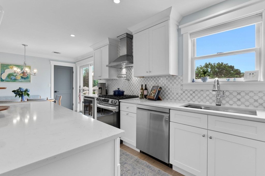 Chandelier, Dining room, Interior, Kitchen, Pendant Lights, Recessed Lighting, Stainless Steel Appliances, Wood Texture Flooring